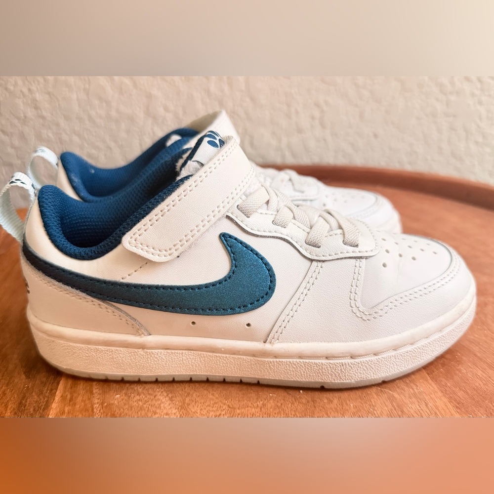 Nike Court Borough Low Pawprints /toddler Size 12C like new